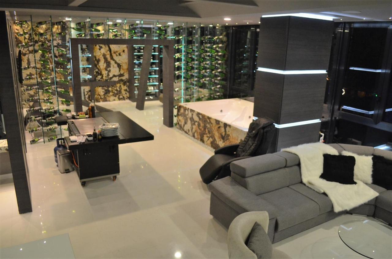 Hotel Paris Luxury Suites Medellin Exterior photo