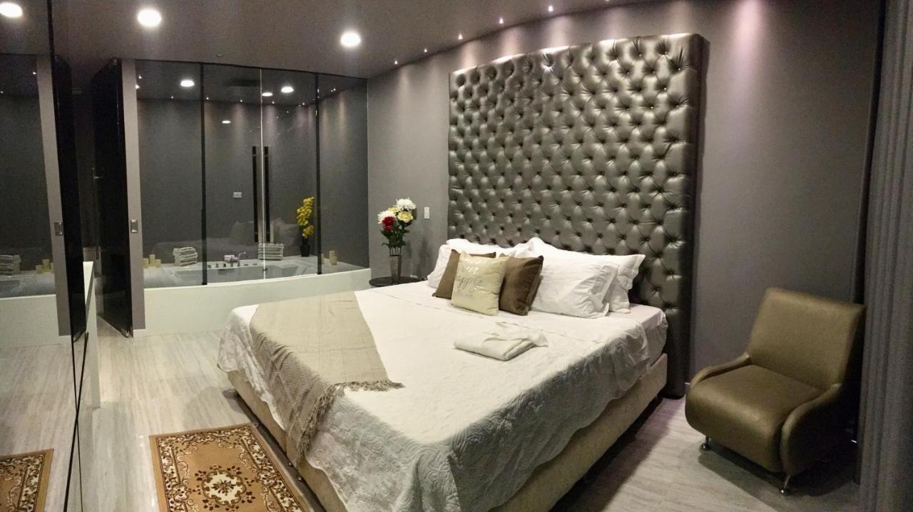Hotel Paris Luxury Suites Medellin Exterior photo
